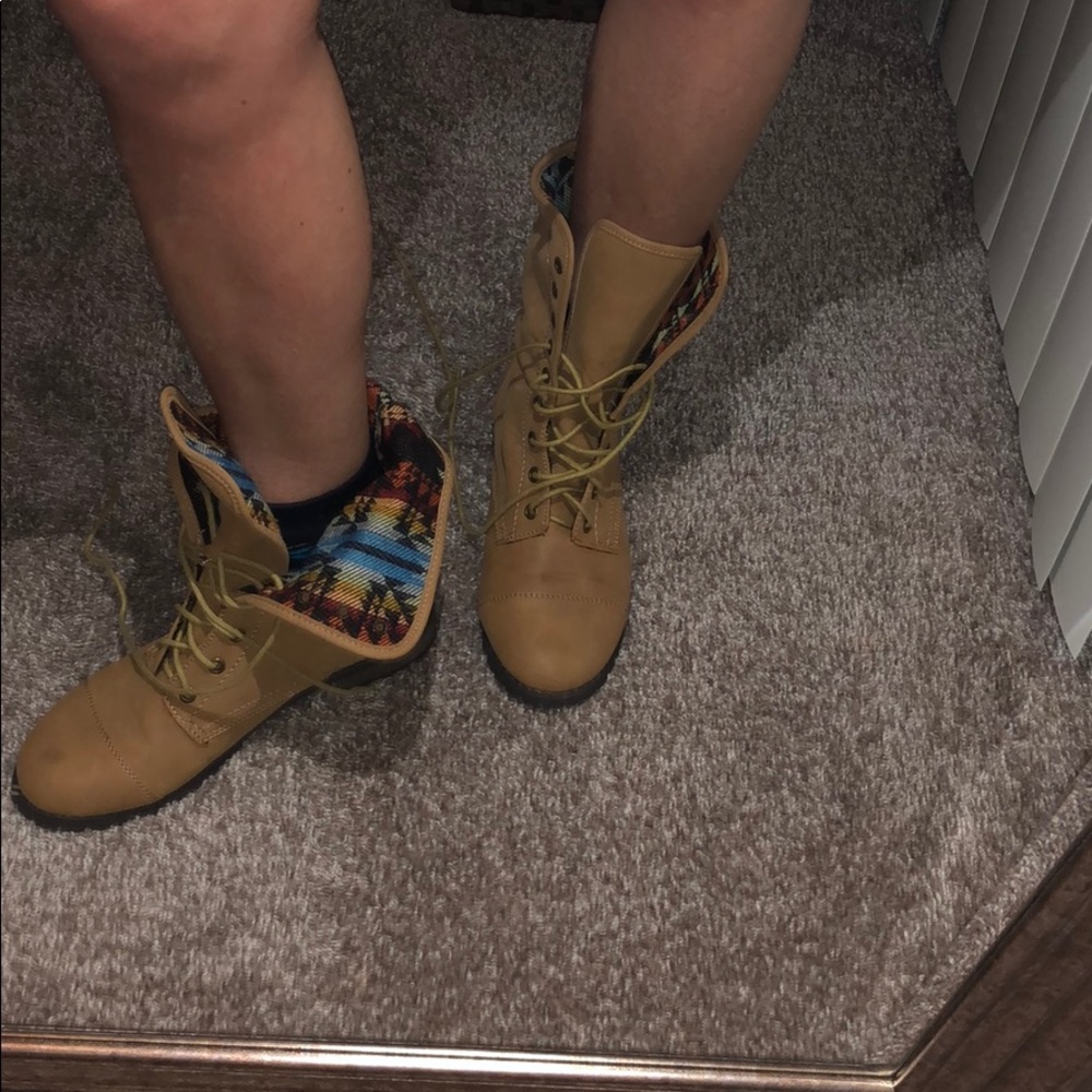 Combat boots